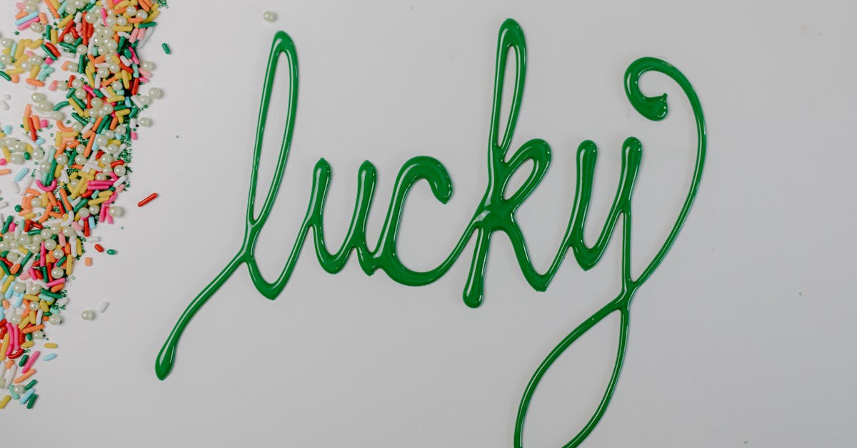 ภาพสีเสื้อมงคล เสริมโชคลาภสำหรับการใส่เสื้อเสริมดวง