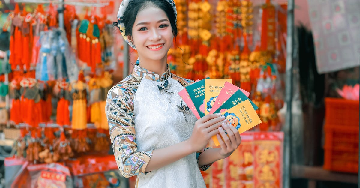 สีเสื้อมงคล เสริมโชคลาภตามปีเกิด