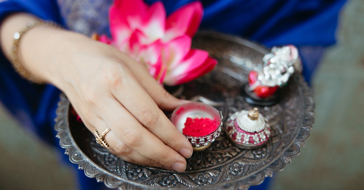 เสื้อผ้าสีมงคลประจำวันสำหรับเสริมโชคลาภ