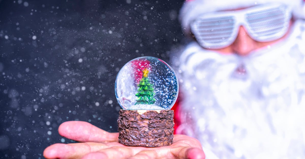 ภาพลูกแก้วพยากรณ์และเทียน