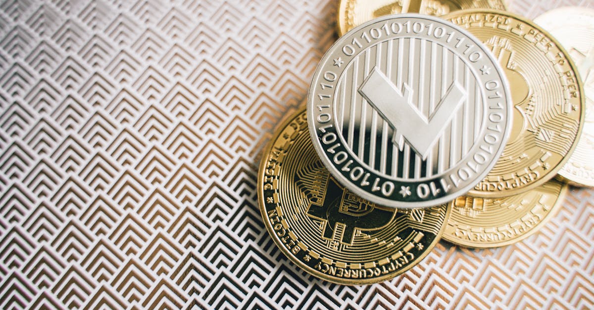 ภาพเหรียญและสมุดโน้ตสำหรับบันทึกเลขเด็ด