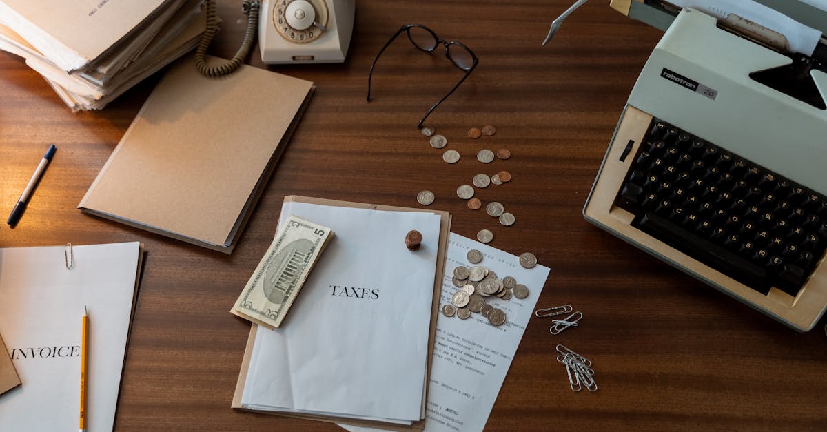 ภาพเหรียญและสมุดโน้ตสำหรับการทำนายเลขเด็ด