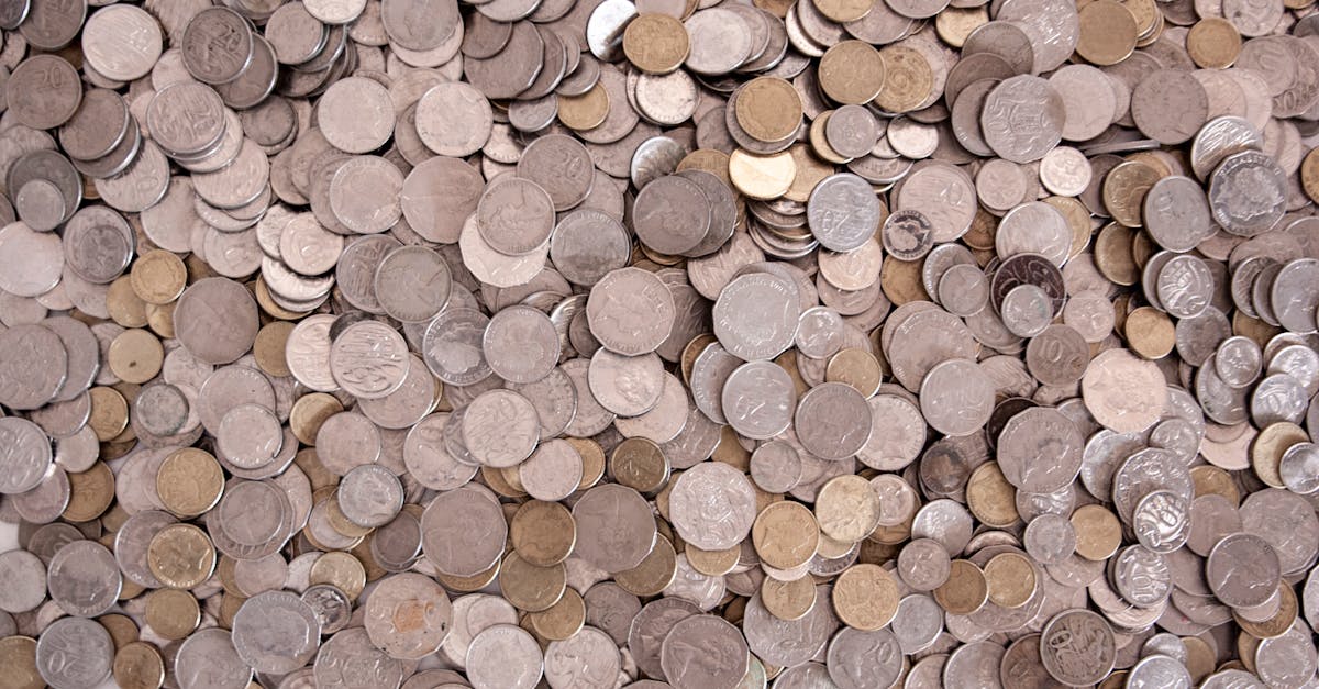 ภาพเหรียญและโน้ตบุ๊คสำหรับจดเลขเด็ด