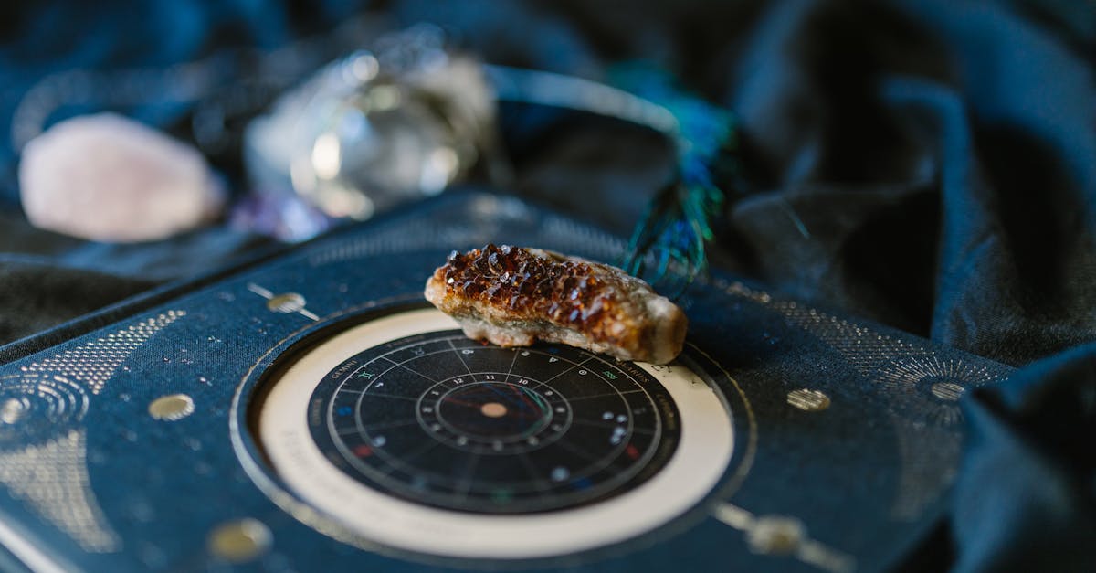 ภาพคาถาเสริมโชคลาภก่อนเสี่ยงดวง