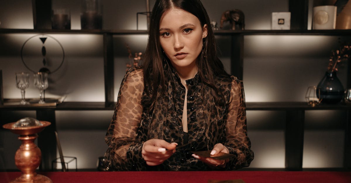 ภาพคาถาเสริมโชคลาภก่อนเสี่ยงดวงเพื่อดวงดี